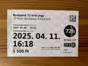 Проездной билет на 72 часа в общественном транспорте Будапешта.